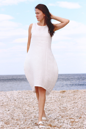Autorska sukienka balonowa ze 100% lnu spódnica balonowa o długości midi z przedłużonym tyłem szerokie ramiączka bez